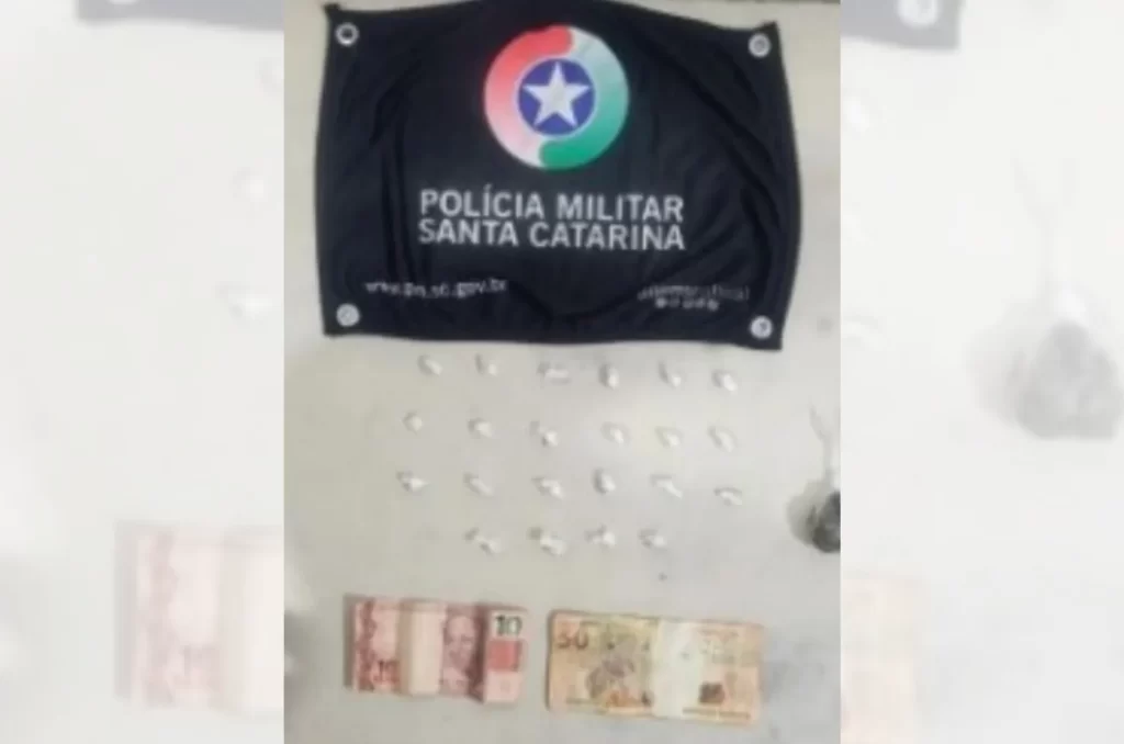 Adolescente é apreendido com mais de 20 pedras de crack