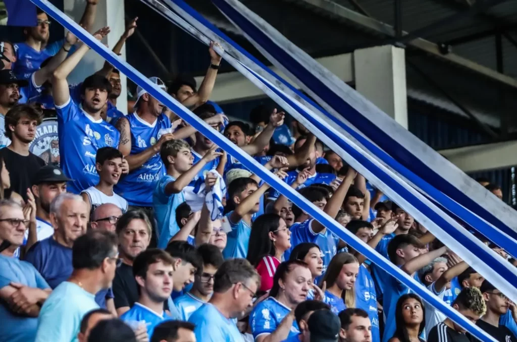Torcida do Caravaggio presente em uma partida no Estádio da Montanha