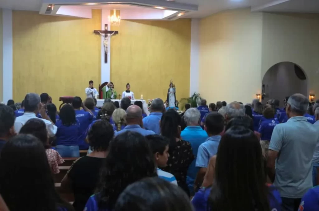 Fiéis na abertura da festa da padroeira de Araranguá