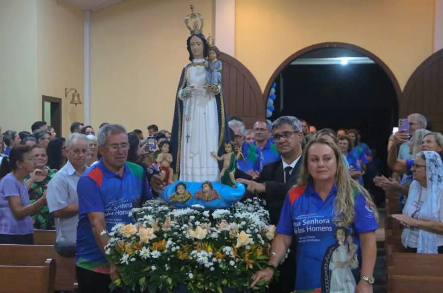 Fiéis na abertura da festa da padroeira de Araranguá