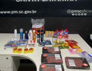 Casal usava criança para praticar furtos em Itajaí