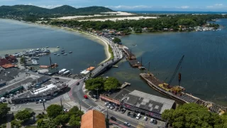 Pesquisa da UFSC detecta cocaína e medicamentos na Lagoa da Conceição, em Florianópolis, alertando para riscos ambientais e à saúde