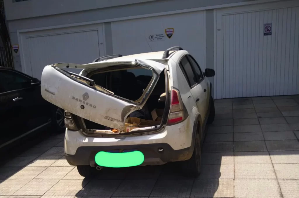 Colisão entre dois veículos no centro de Criciúma