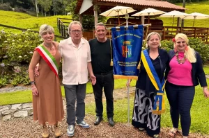 Comitiva de italianos percorre o sul catarinense