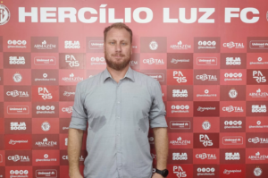 Torcida do Concórdia pede saída de Pedro Smania