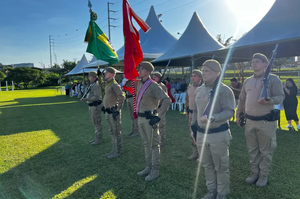 Comemoração dos 30 anos do 9º BPM com homenagens e promoções em solenidade realizada em Criciúma