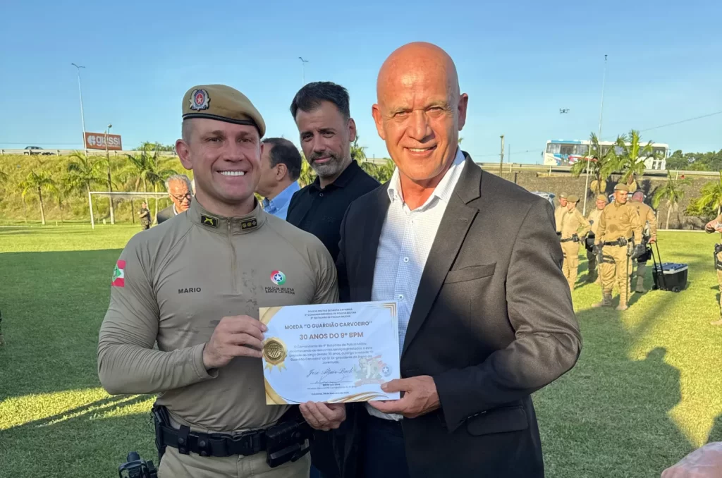 Comemoração dos 30 anos do 9º BPM com homenagens e promoções em solenidade realizada em Criciúma