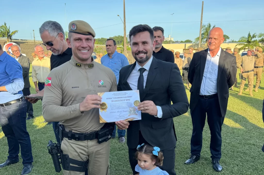 Comemoração dos 30 anos do 9º BPM com homenagens e promoções em solenidade realizada em Criciúma