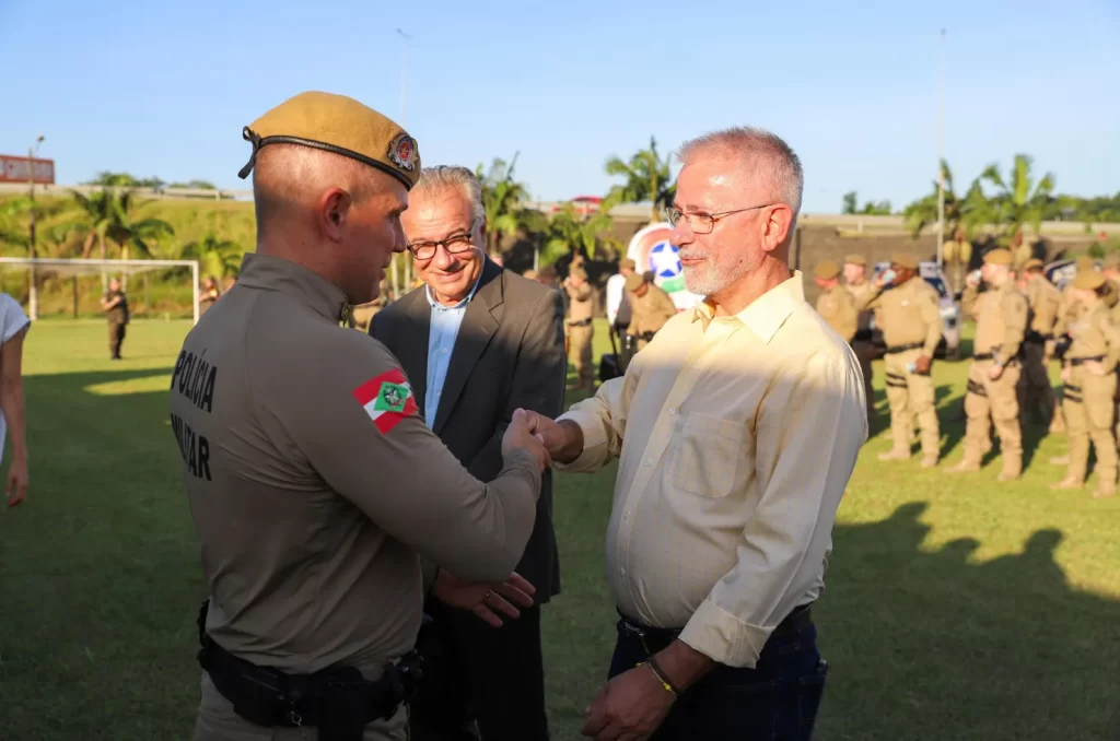 Comemoração dos 30 anos do 9º BPM com homenagens e promoções em solenidade realizada em Criciúma