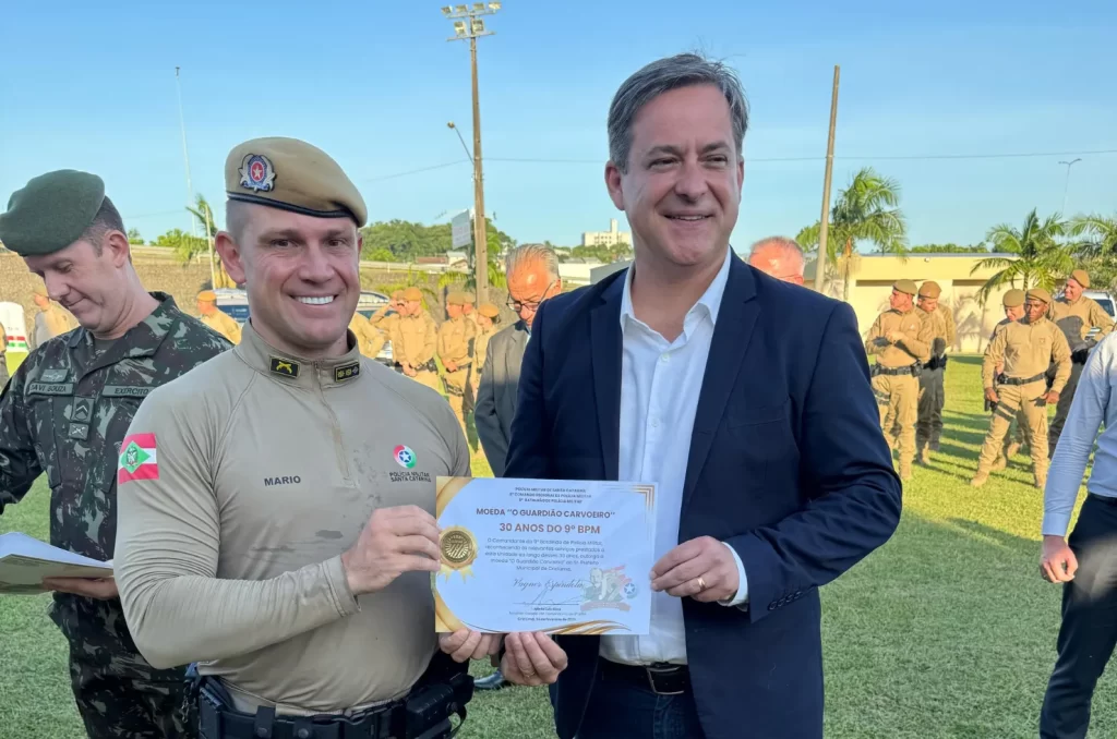 Comemoração dos 30 anos do 9º BPM com homenagens e promoções em solenidade realizada em Criciúma
