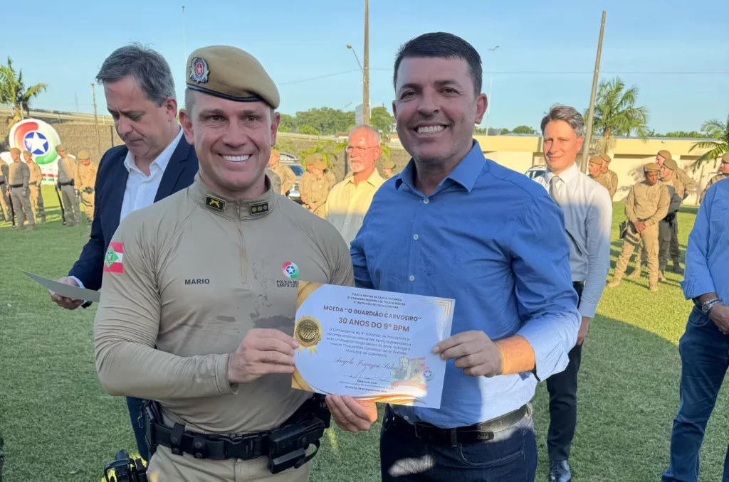 Comemoração dos 30 anos do 9º BPM com homenagens e promoções em solenidade realizada em Criciúma