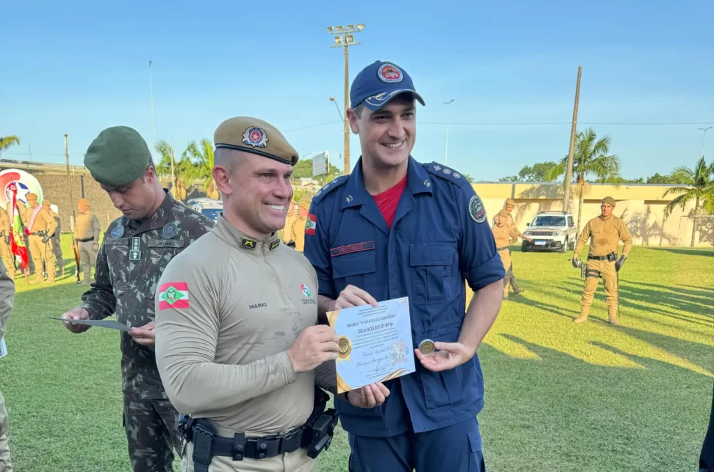 Comemoração dos 30 anos do 9º BPM com homenagens e promoções em solenidade realizada em Criciúma