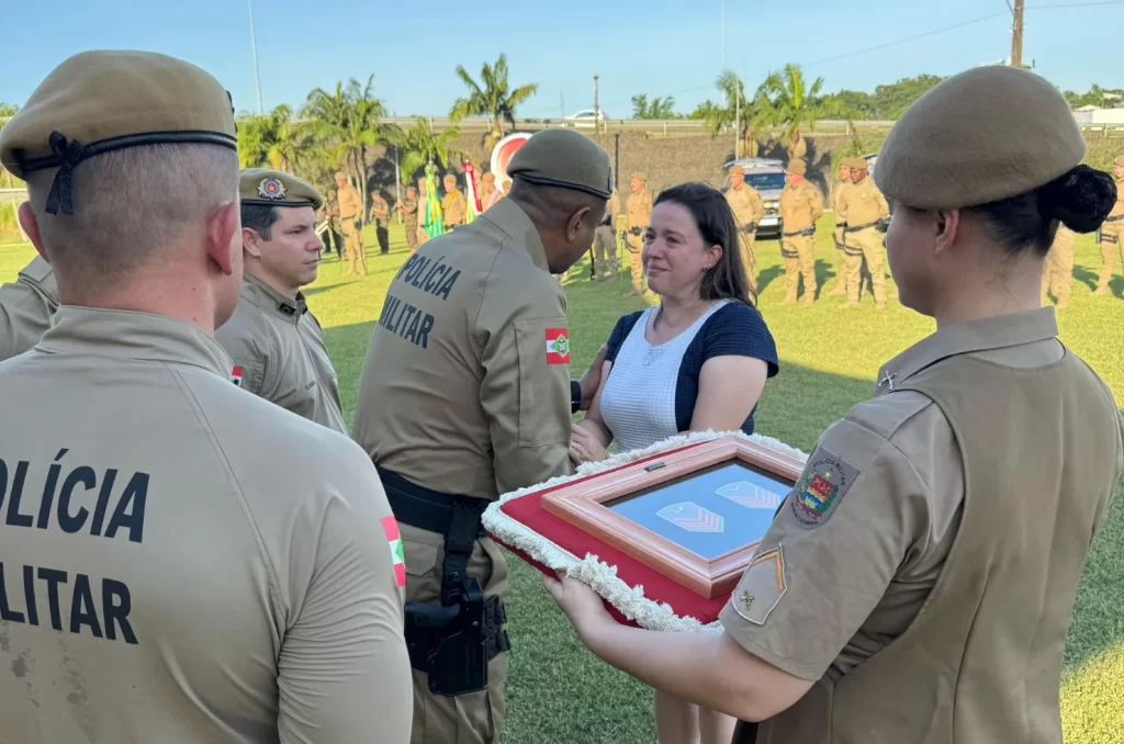 Comemoração dos 30 anos do 9º BPM com homenagens e promoções em solenidade realizada em Criciúma