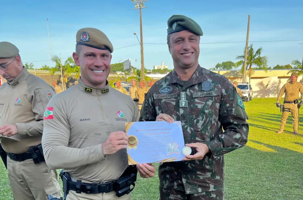 Comemoração dos 30 anos do 9º BPM com homenagens e promoções em solenidade realizada em Criciúma
