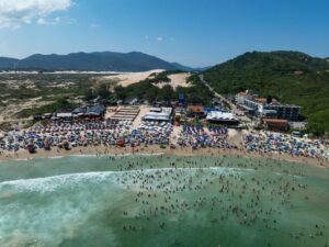 SC investe na orientação para turistas estrangeiros