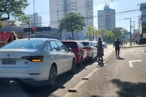 Engavetamento com quatro veículos ocorre em Criciúma