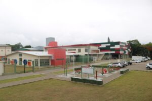 Falta de ar condicionado em escolas: prefeito cobra