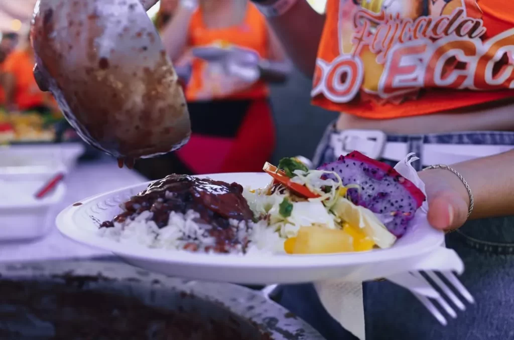 Feijoada do Eco 2025 em Balneário Rincão reúne música, gastronomia e tradição, com apoio da Rádio 105 FM