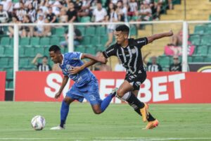 Figueirense goleia e Caravaggio se complica