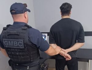 Homem é preso por maus-tratos a animais em BC