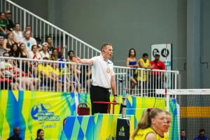 Patrick Basso apita semifinal e se destaca no vôlei