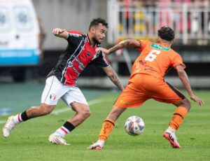 Joinville vence por 4 a 3 o Santa Catarina