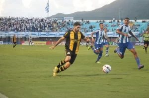 João Carlos projeta duelo decisivo contra o Avaí