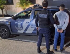 Mulher é esfaqueada pelo namorado em BC