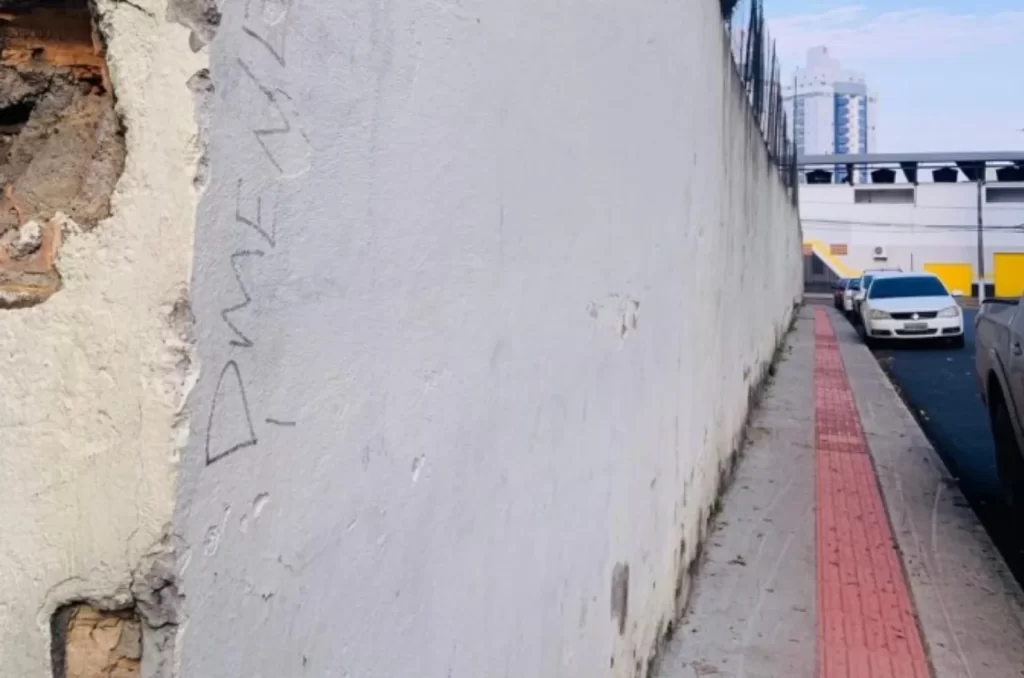 Muro e acesso do Colegião estão cedendo, alerta AMBAC