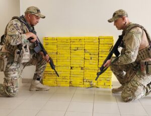 Vídeo: PRF apreende 107 kg de cocaína na BR-101