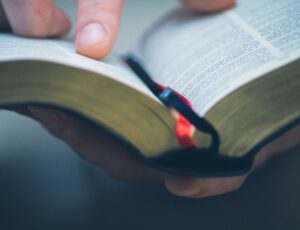 PSOL pede fim de leitura da Bíblia pelos vereadores