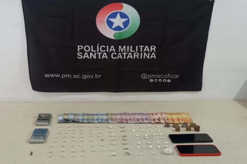 Pai e filho são presos por tráfico de drogas em Araranguá