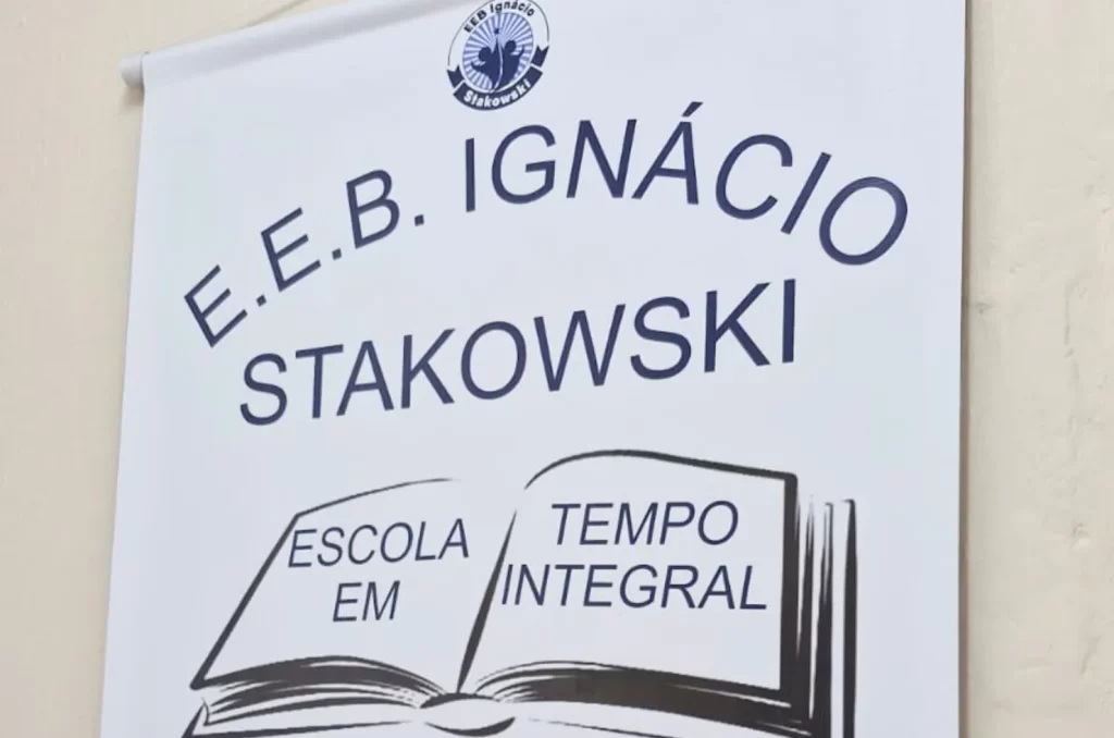 Imagem da área externa da EEB Ignácio Stakowski, no bairro Presidente Vargas em Içara, que teve problemas relacionados ao calor
