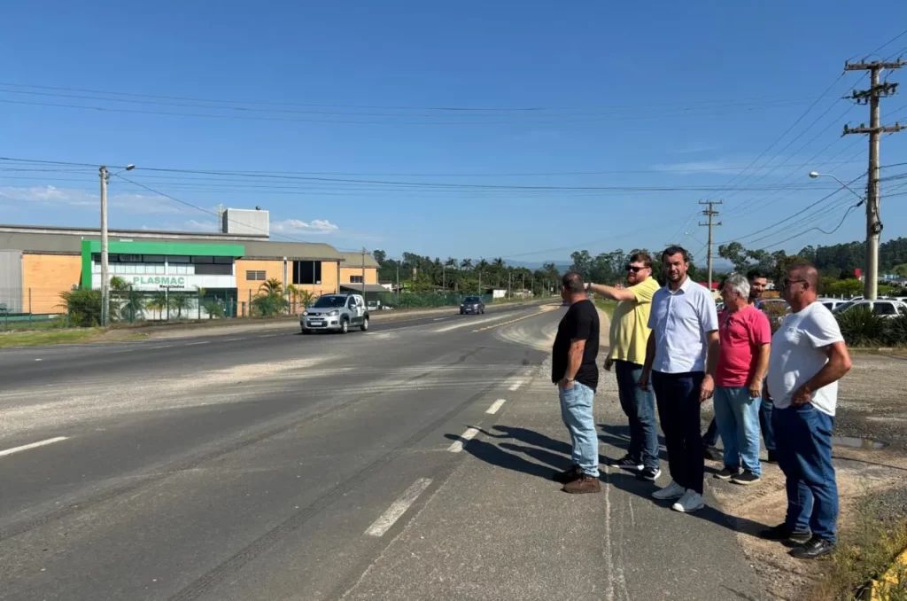 Técnicos da SIE vistoriando a SC-442 em Cocal do Sul