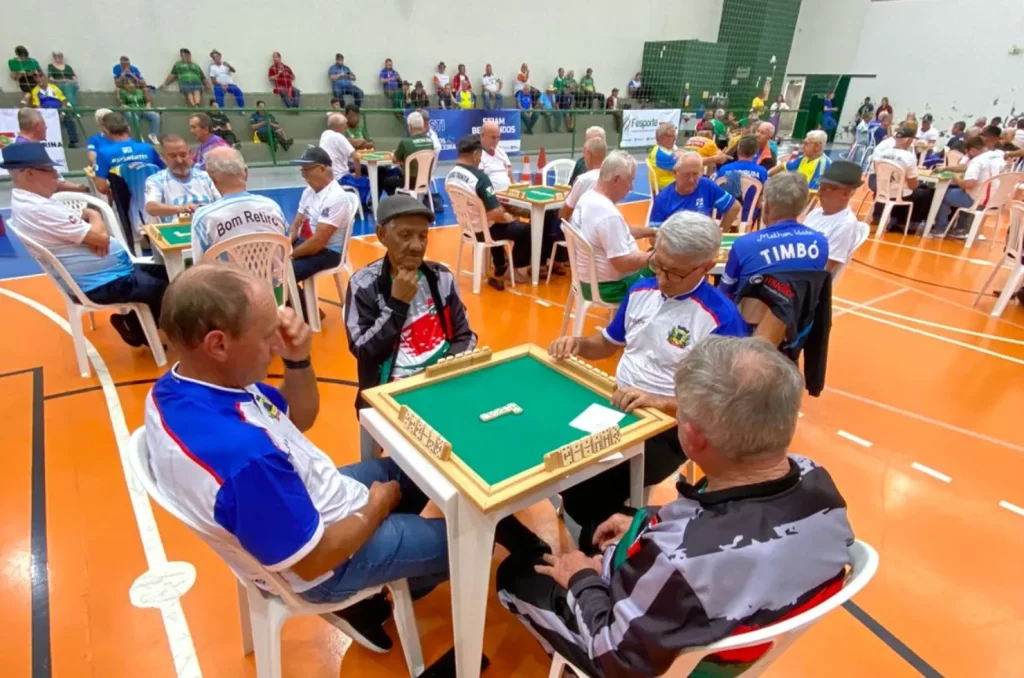 Idosos de Criciúma disputando os Jasti