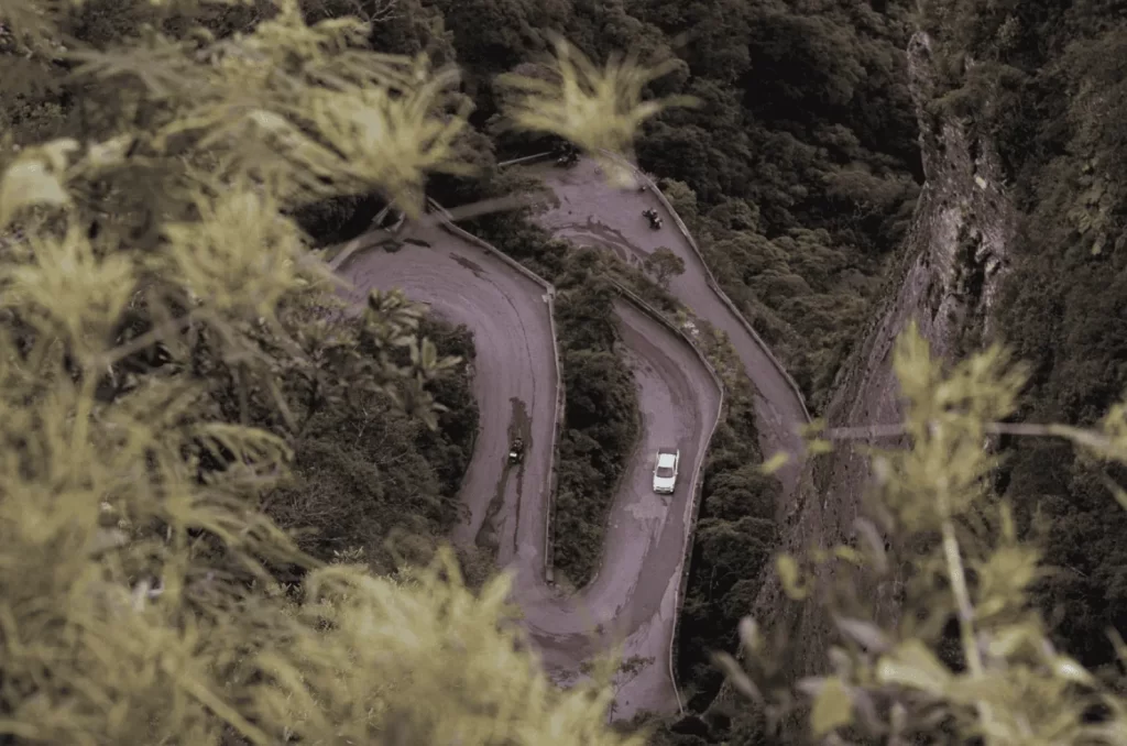Trecho da SC-370 na Serra do Corvo Branco interditado para obras de pavimentação, com previsão de duração de um ano