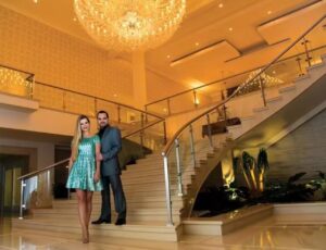 Sertanejo Luciano vende mansão por R$ 50 milhões