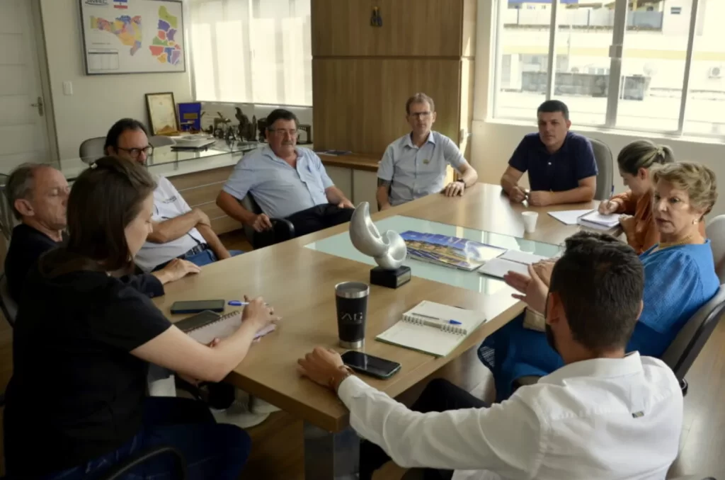 Reunião para tratar a vinda da comitiva italiana em Siderópolis