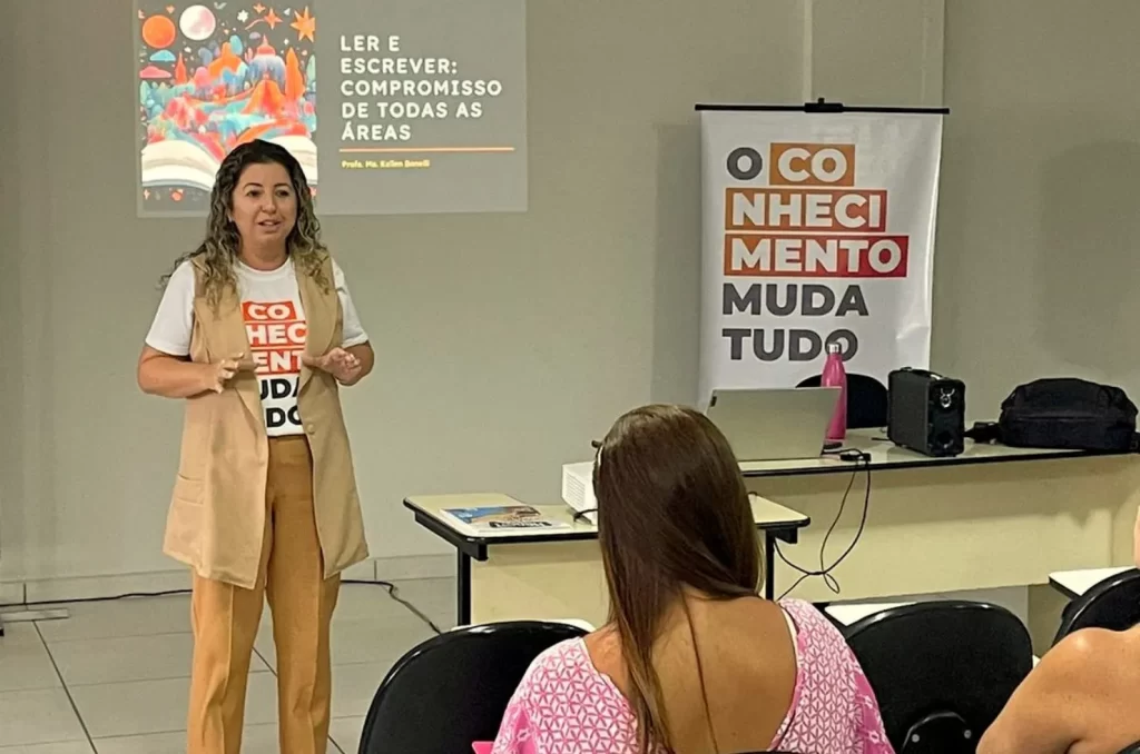 Formação de professores da rede estadual, feita pelo Unibave