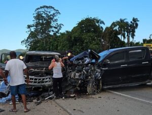 Colisão frontal deixa feridos na Grande Florianópolis