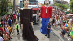 Bloco da Pracinha agita Laguna com 12h de festa