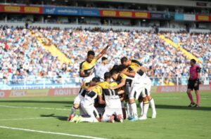 Criciúma atropela o Avaí na Ressacada