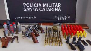 Polícia apreende armas e munições em SC