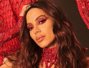 Anitta agita Florianópolis com pré-Carnaval