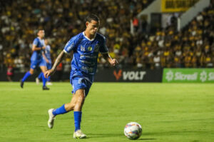 Caravaggio enfrenta o Figueirense em duelo decisivo
