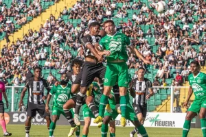 Figueirense enfrenta a Chapecoense em casa nesta quinta