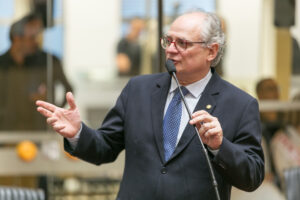 Caropreso cobra solução para falhas em sinal móvel
