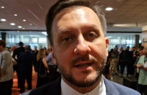 EXCLUSIVA: Pepê Collaço sobre Júlio Garcia na ALESC