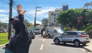 Motociclista morre em colisão com ônibus na capital