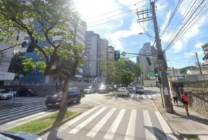 Homem é encontrado morto em frente a igreja no Centro